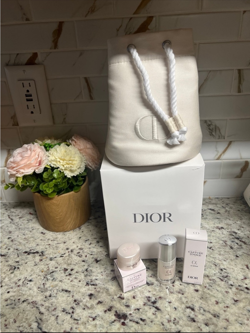 Dior Capture Totale Foundation & Cream Set - White, Light Pink